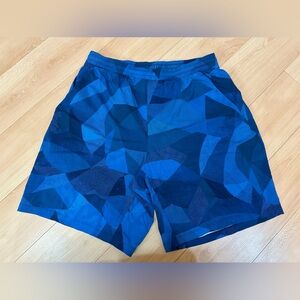 Men’s Lululemon 9in sports shorts with pockets
